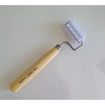 The Body Shop Facial Massager with Wooden Handle