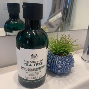 The Body Shop Tea Tree Skin Clearing Body Wash 